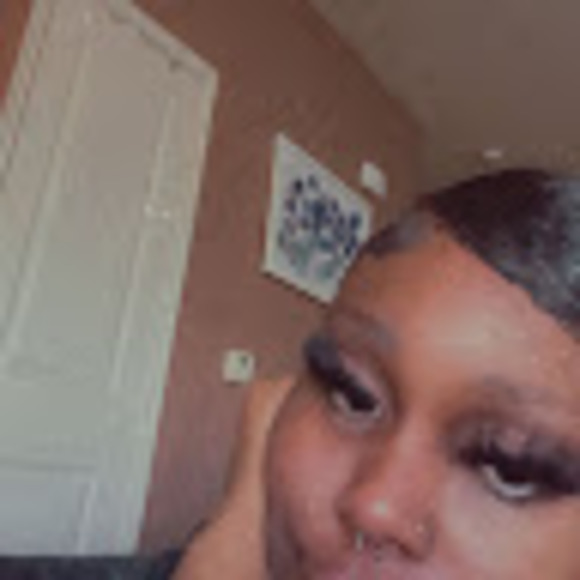 Meet your Posher, Tanayia - Picture 1 of 1